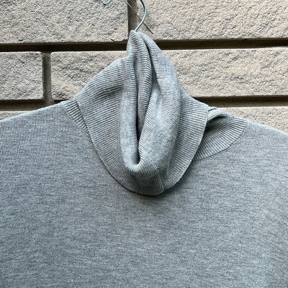 Camber & Grace Asymmetrical Long Length Grey Swearer XS - Picture 2 of 8